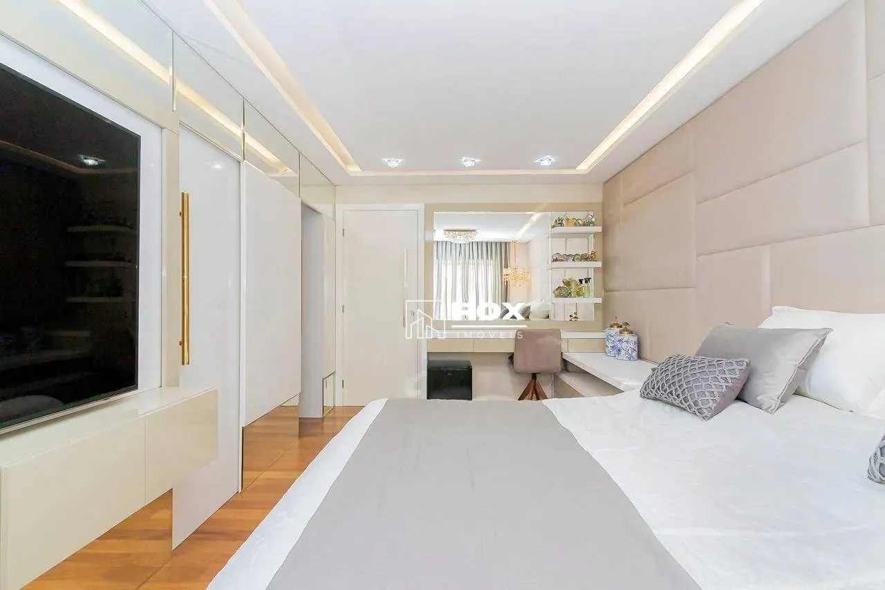 Furnished house with 4 en-suite bedrooms and 266 m² — photo 28