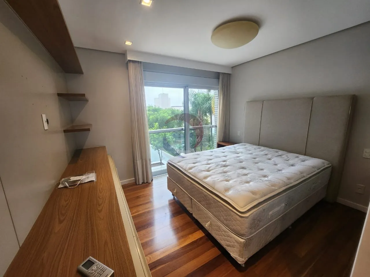 Furnished apartment, 237 m², with floor-to-ceiling windows — photo 31