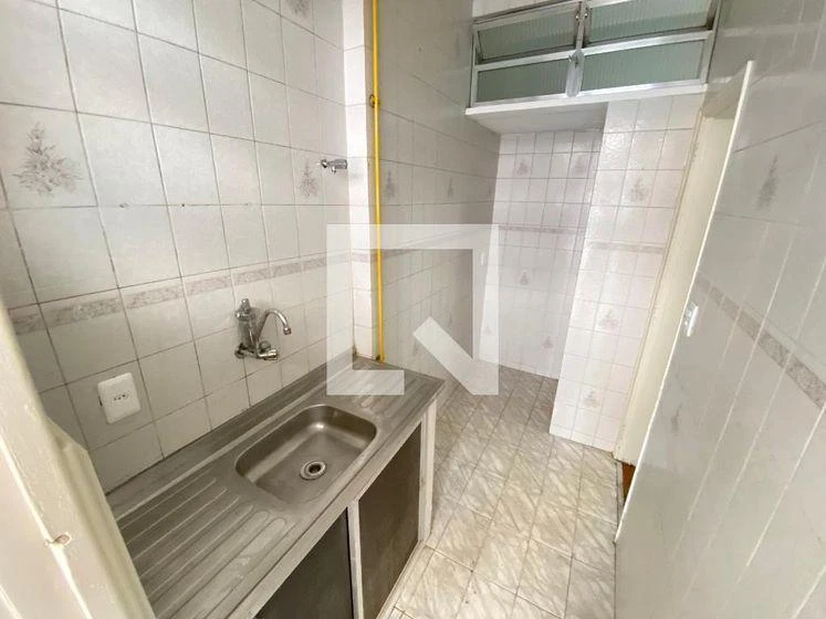 Wood or laminate floors in a one-bedroom apartment, 50 m² — photo 17