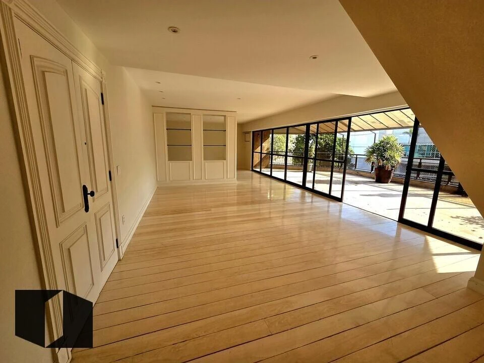 250 m² apartment with 4 bedrooms and 2 parking spaces — photo 3