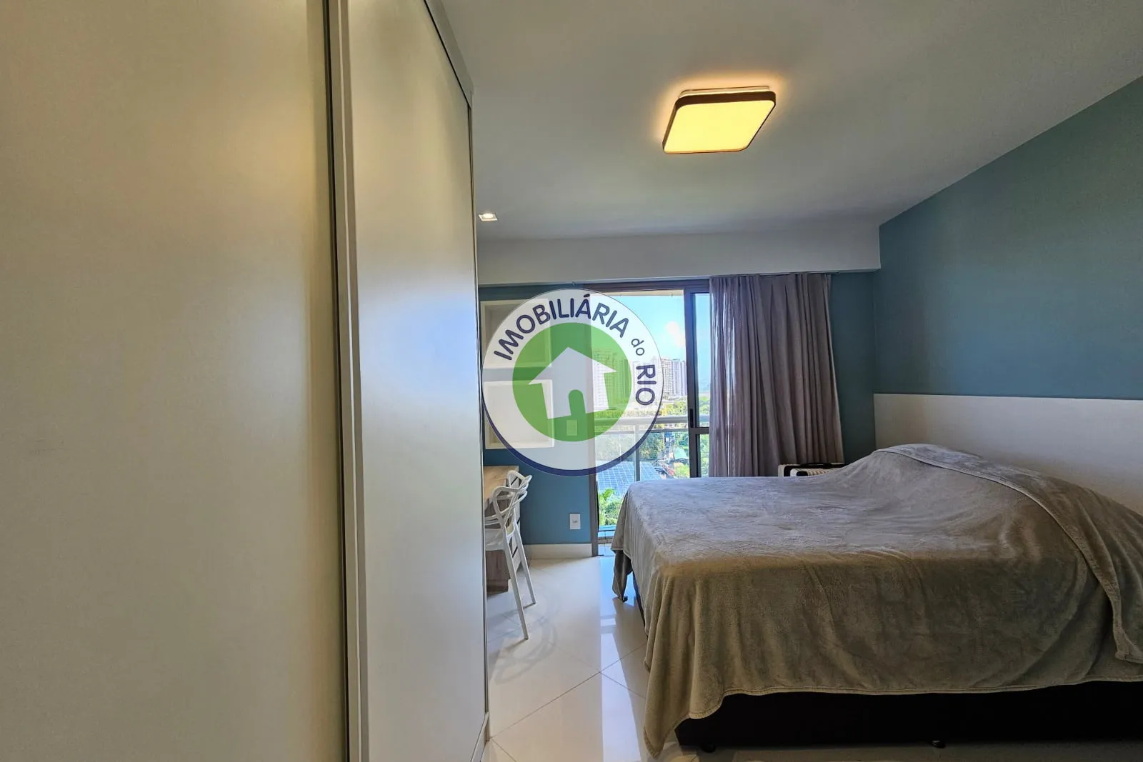 Unfurnished apartment with 4 bedrooms and glass balcony — photo 35
