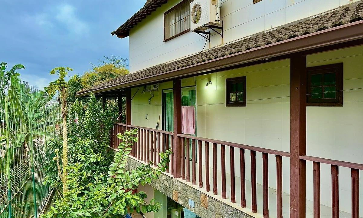 Furnished house with 6 bedrooms and 6 parking spots — photo 8