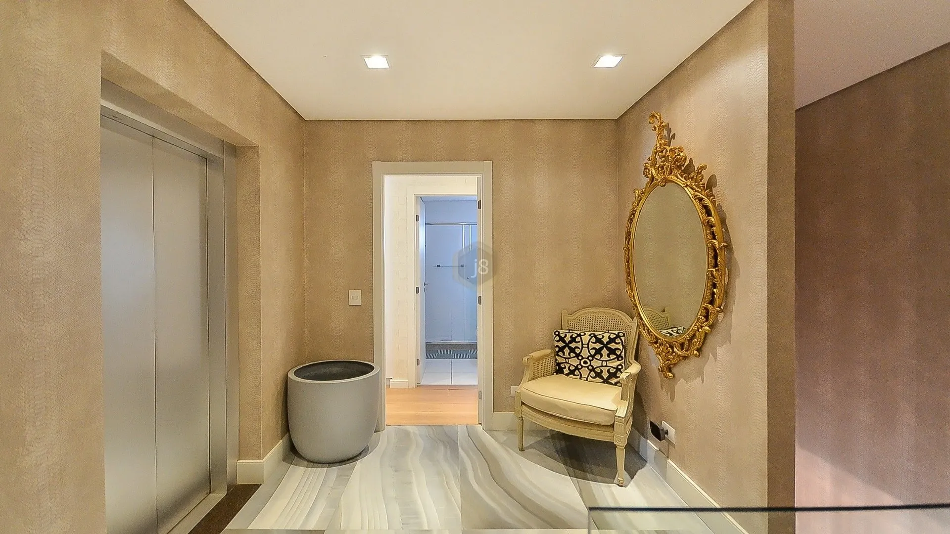 3-bedroom apartment with a bathtub — photo 3