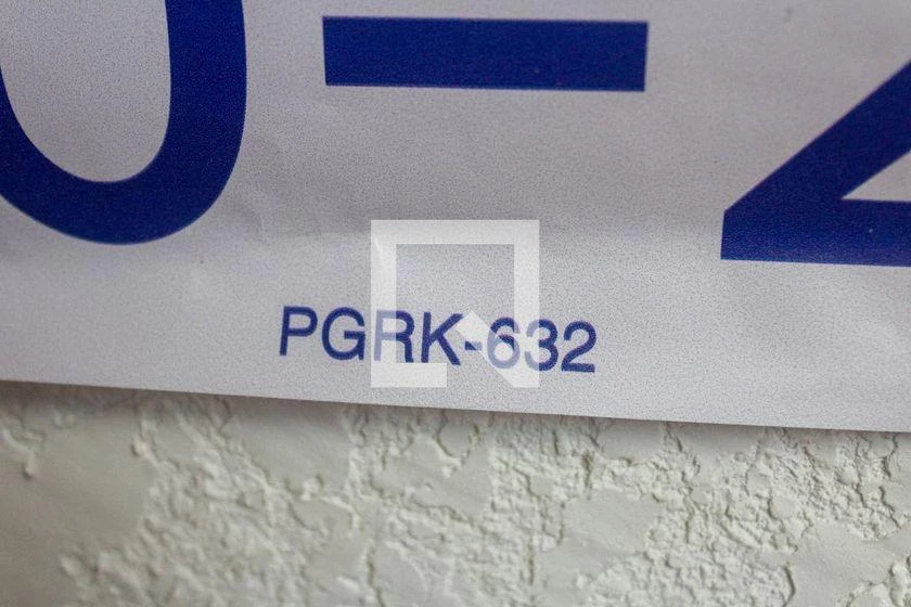 Apartamento de 2 quartos com piso de madeira ou laminado — photo 46