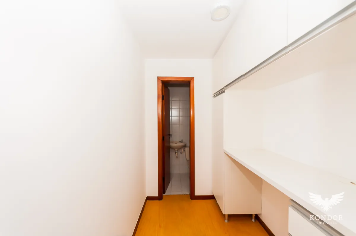 3-bedroom apartment with a balcony and 136 m² — photo 16