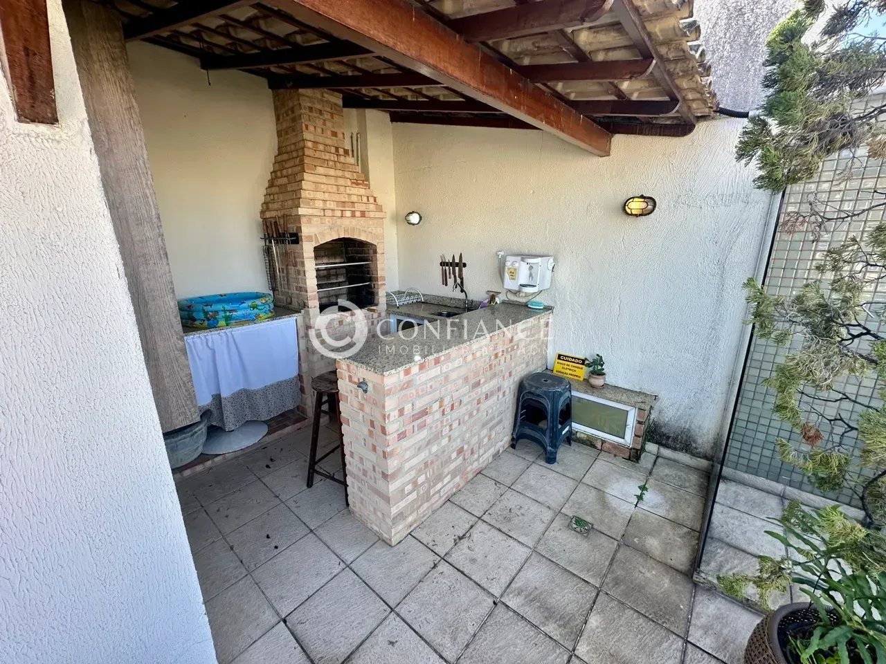 Apartment with enclosed balcony and built-in grill — photo 10
