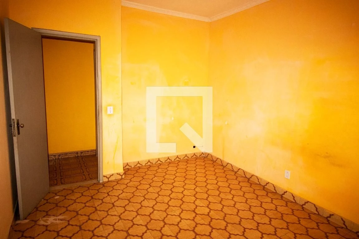 Unfurnished 2-bedroom apartment with a glass shower — photo 17