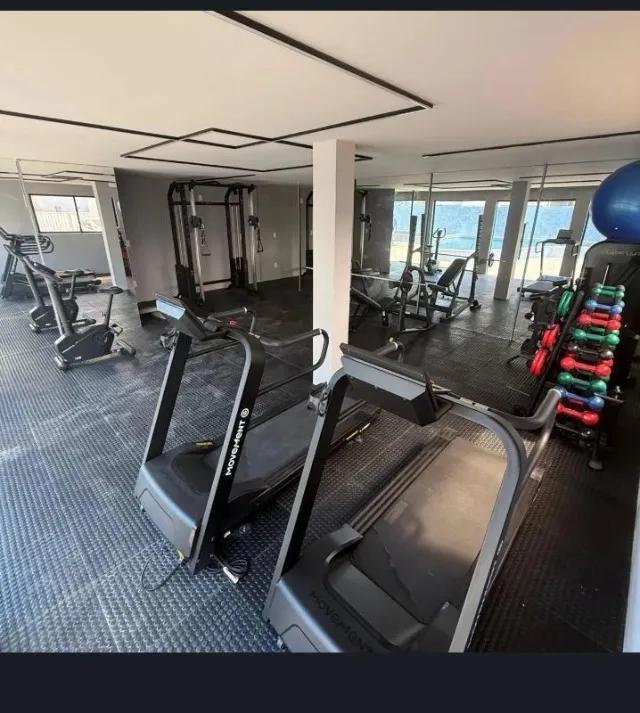 2-bedroom apartment in a building with a gym — photo 5