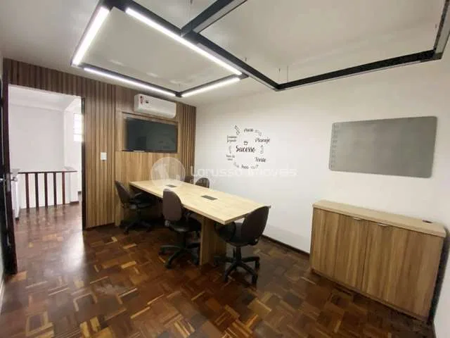 190 m² house with a bathtub and a home office — photo 13