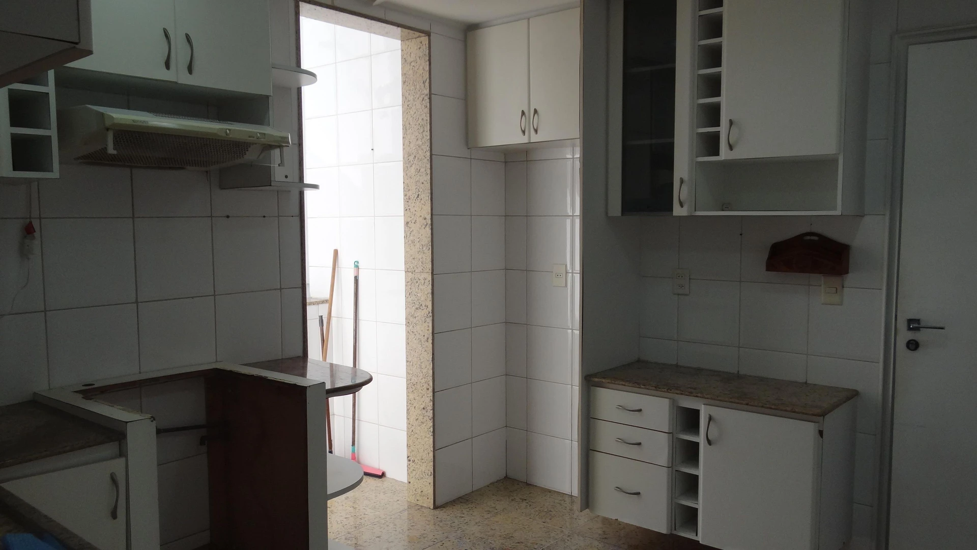 Apartamento sin amueblar con 3 dormitorios y balcón — photo 27