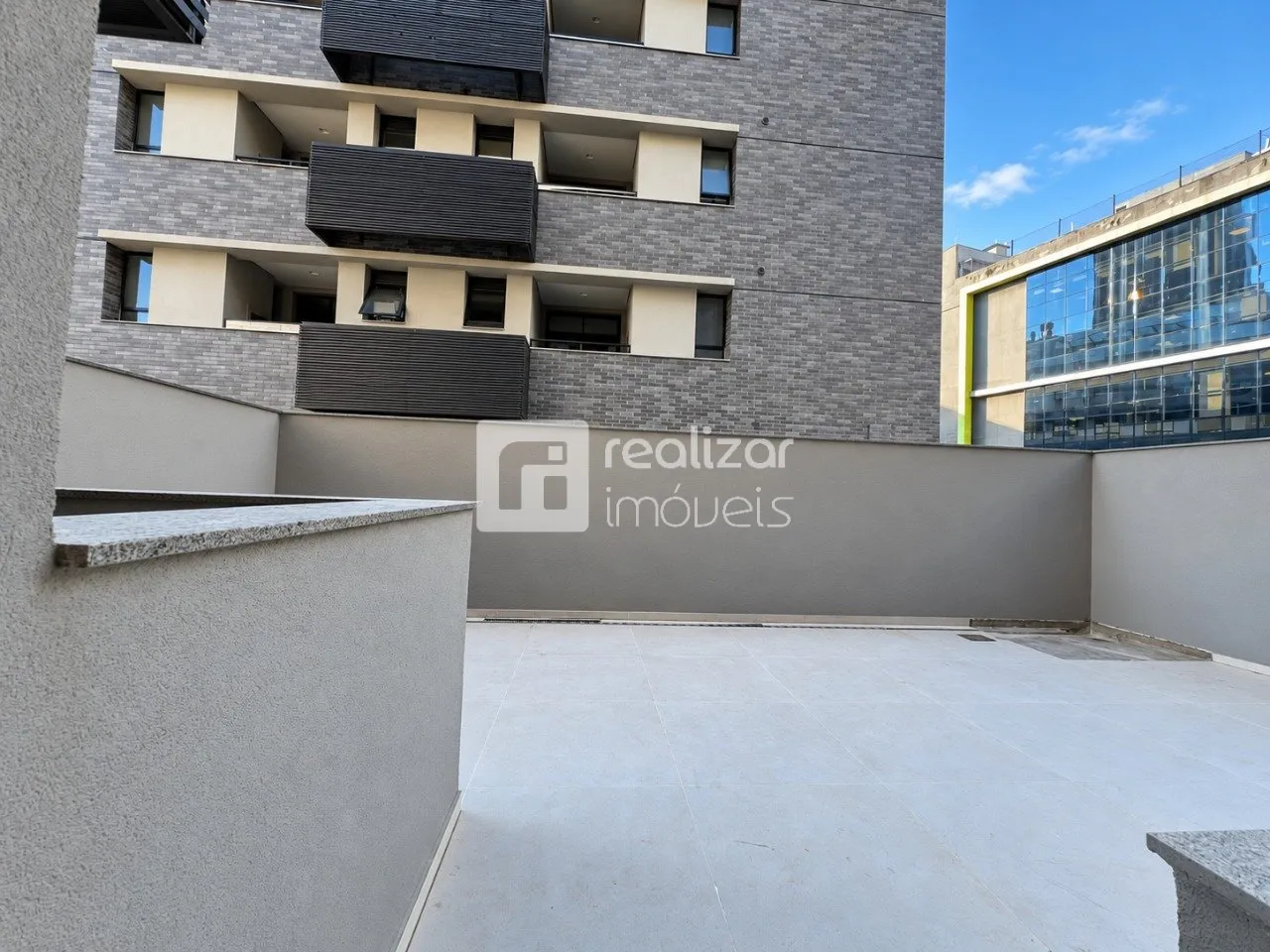 Glass-enclosed balcony in a 2-bedroom apartment, 70 m² — photo 6