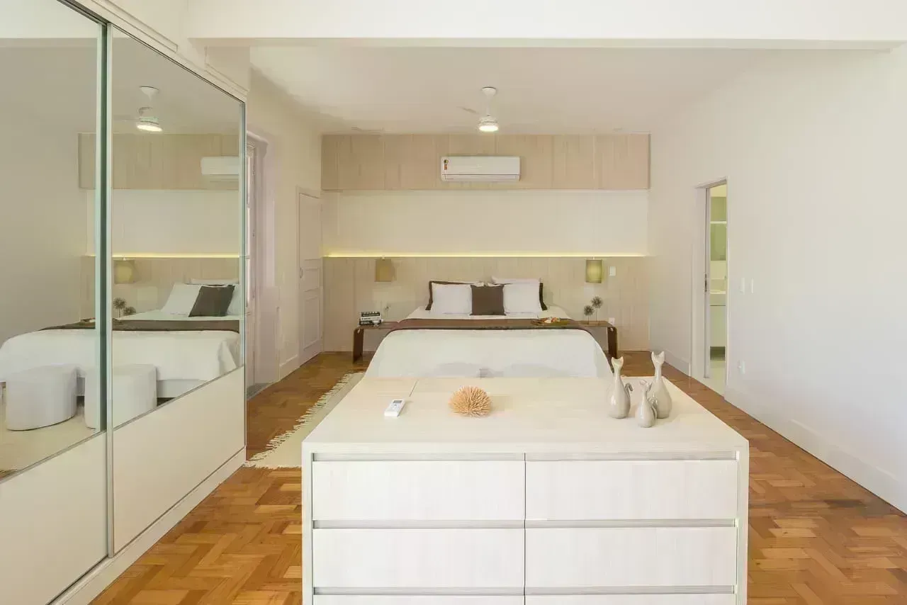 Unfurnished apartment with 4 bedrooms and 260 m² — photo 3