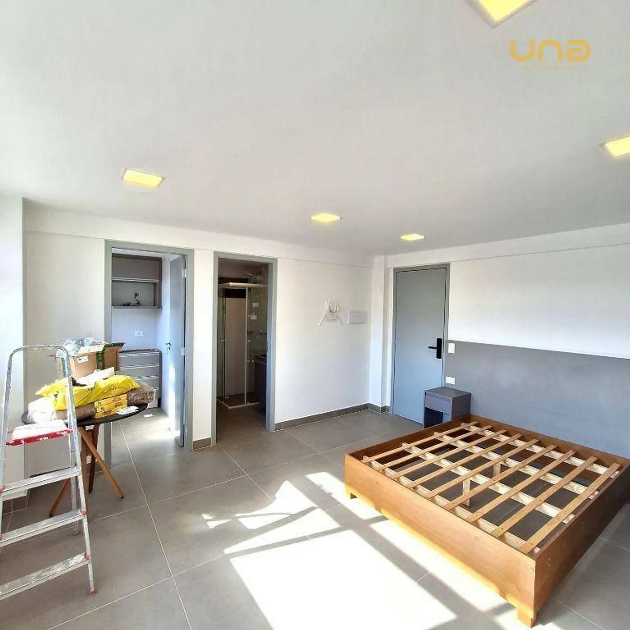 34 m² studio with 1 bedroom and a compact kitchenette