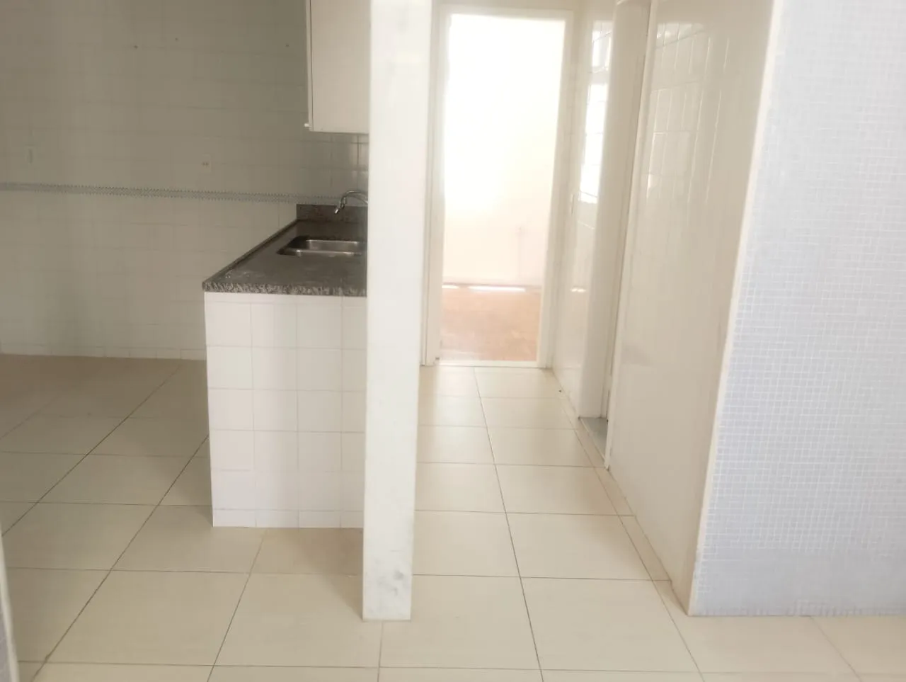 Apartamento com cozinha fechada e 3 quartos — photo 10