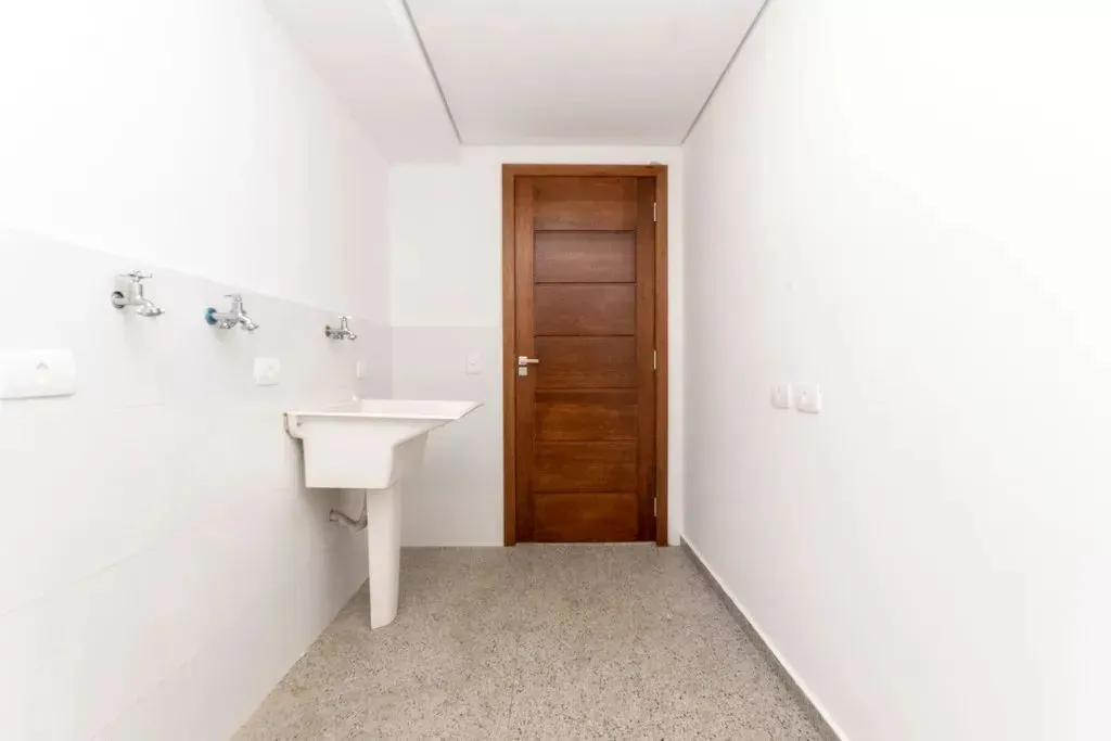 Будинок з 4 спальнями та 261 м² і балконом — photo 12