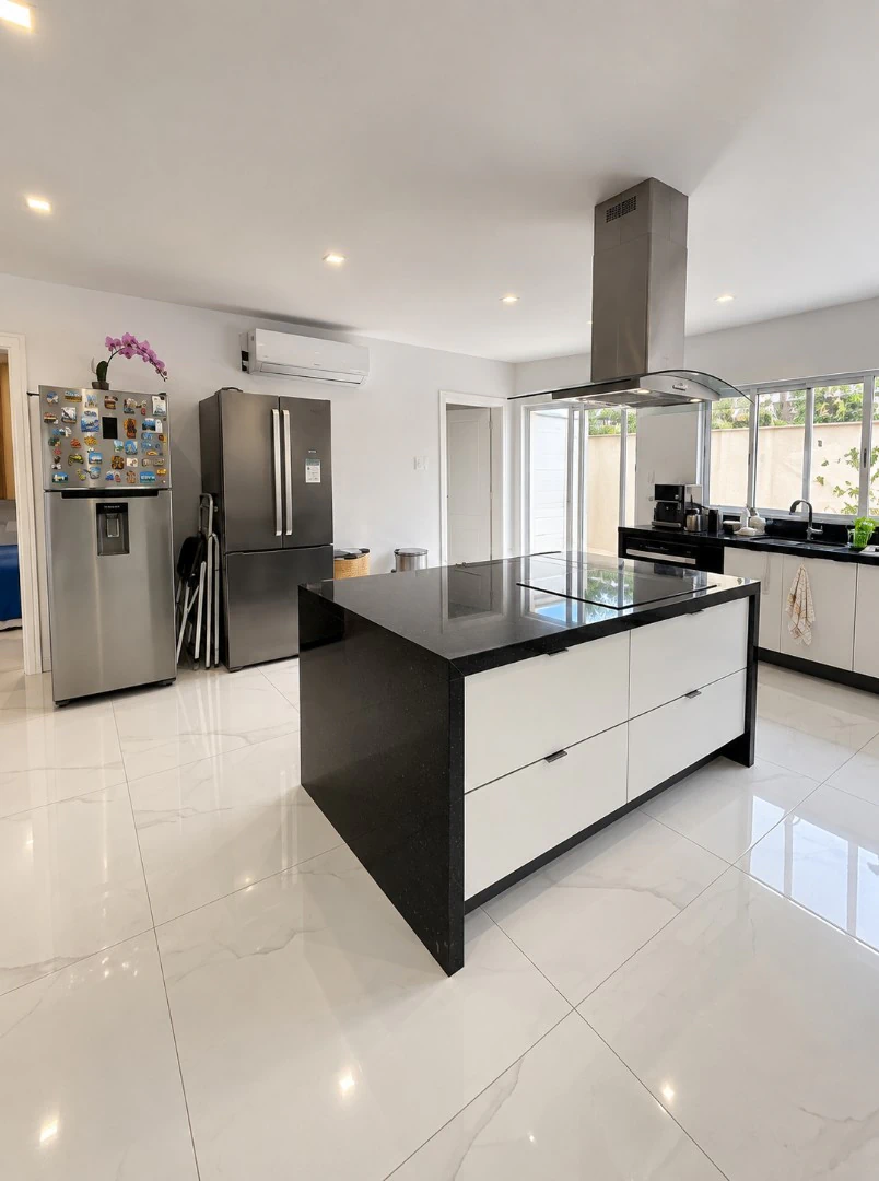Furnished house with 7 bedrooms and open-plan kitchen — photo 10