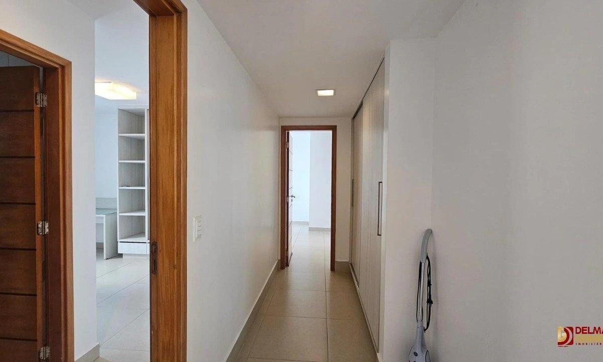 Apartamento de 212 m² com banheira e varanda envidraçada — photo 29