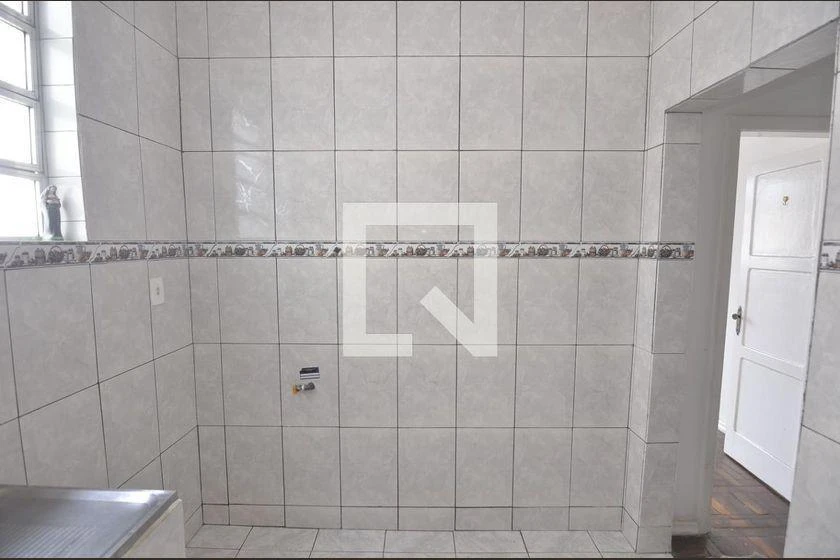 Apartamento com piso de madeira ou laminado, Benfica — photo 18