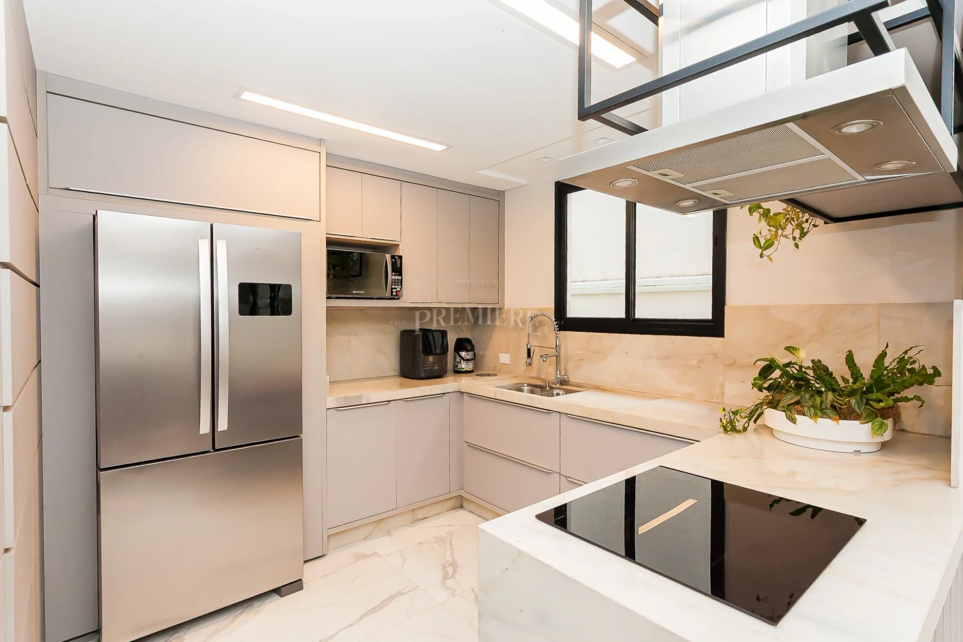 4-bedroom house with a home office in Curitiba — photo 20