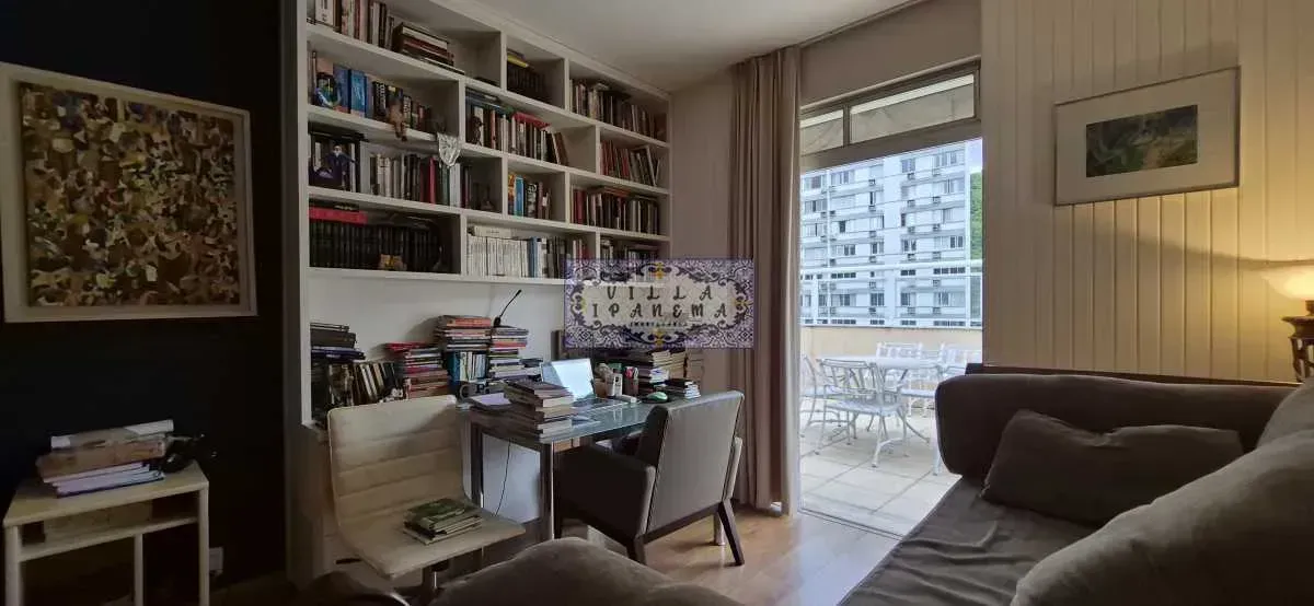 350 m² penthouse with 5 bedrooms and a glass balcony — photo 23