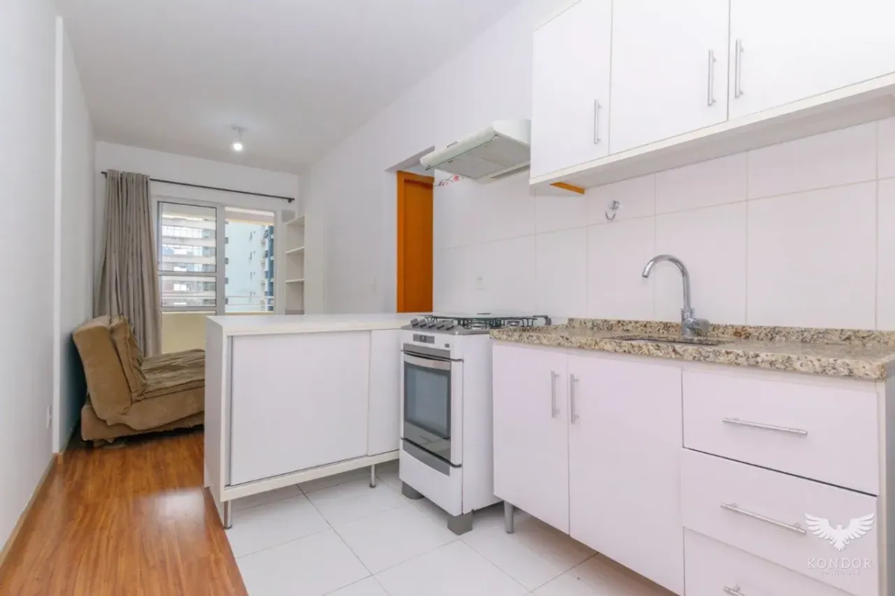 Furnished 2-bedroom apartment with open-plan kitchen — photo 9
