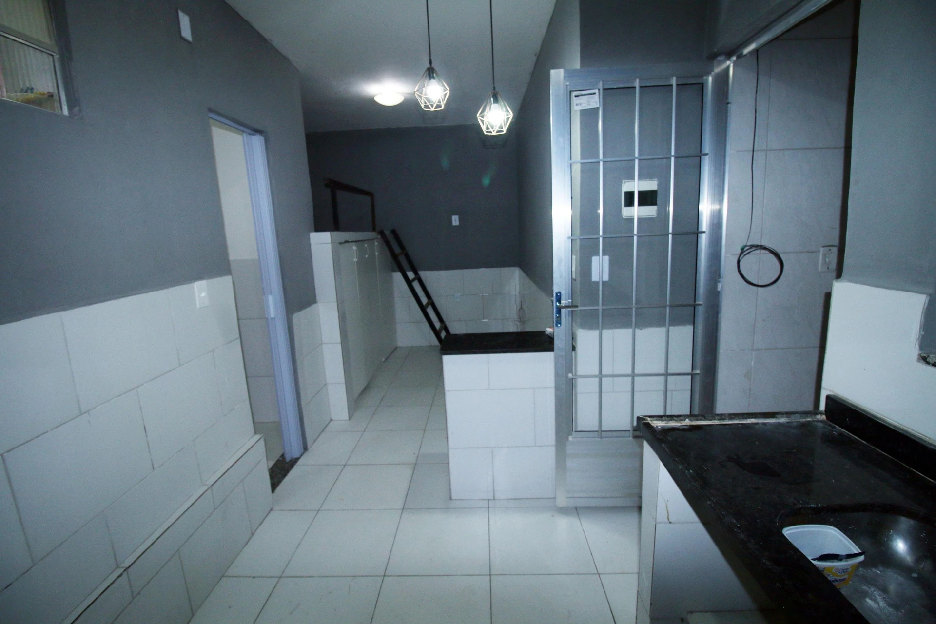 Unfurnished studio with 1 bedroom and a gas stove — photo 17