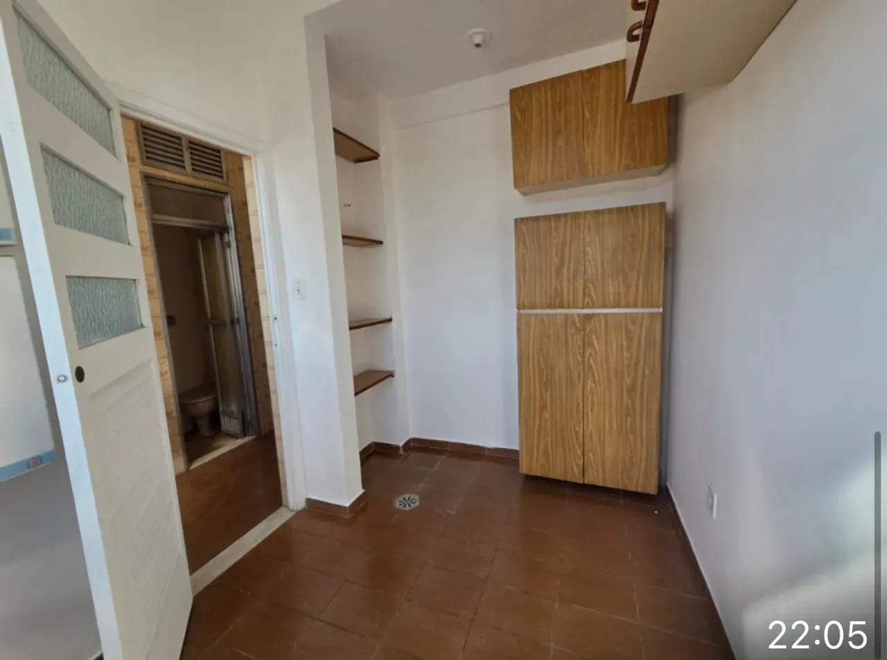 Wood or laminate floors in a 2-bedroom apartment, 75 m² — photo 4