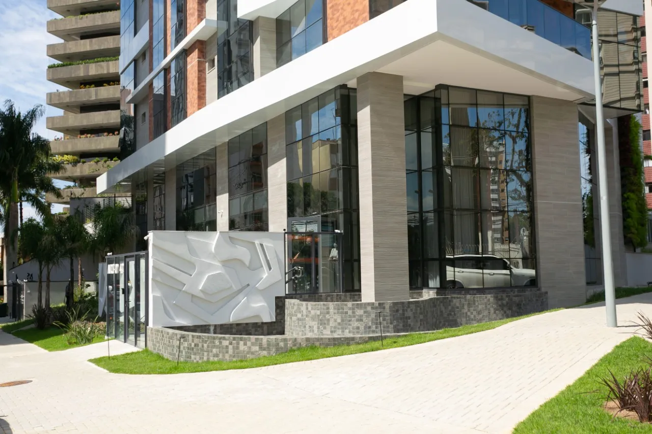 3-bedroom apartment in a building with a gym — photo 48
