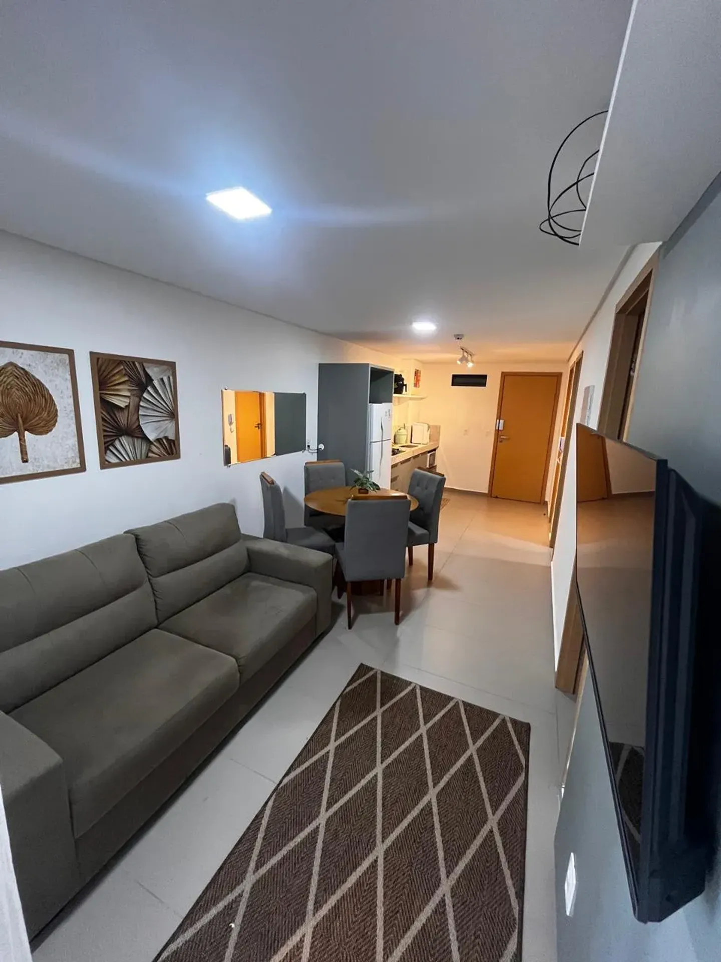 Furnished 3-bedroom apartment with a private BBQ — photo 6