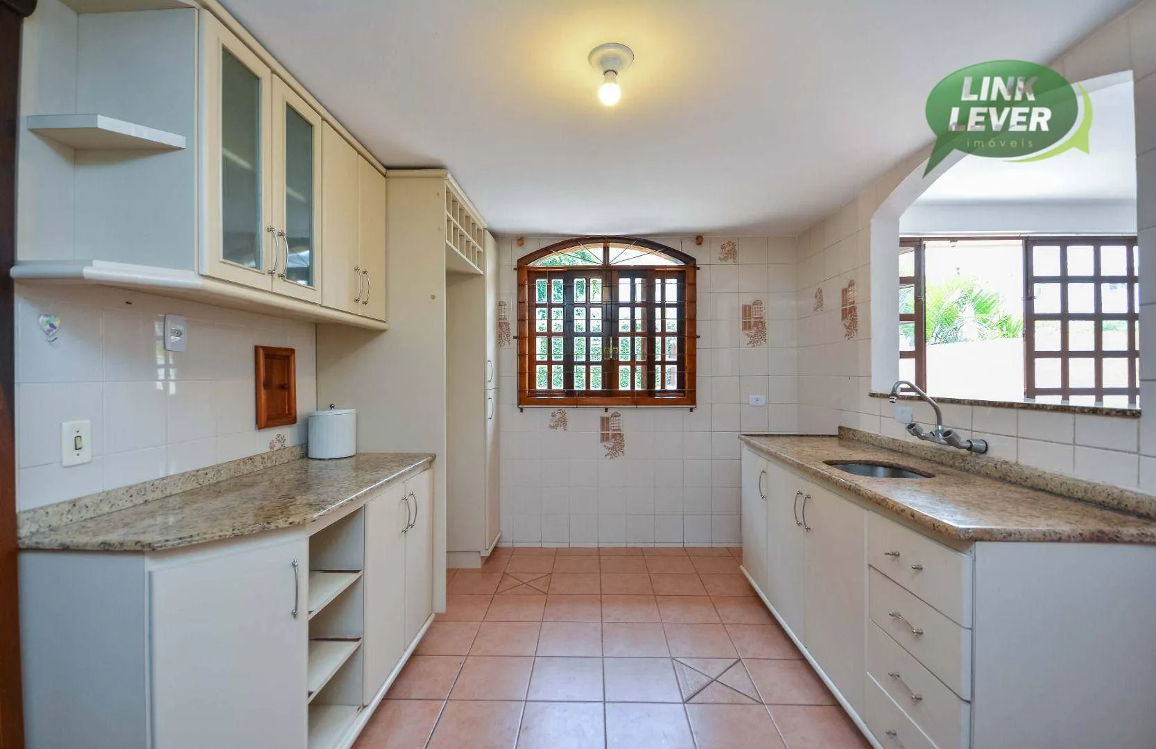 164 m² house with a fireplace and a grill on the balcony — photo 7