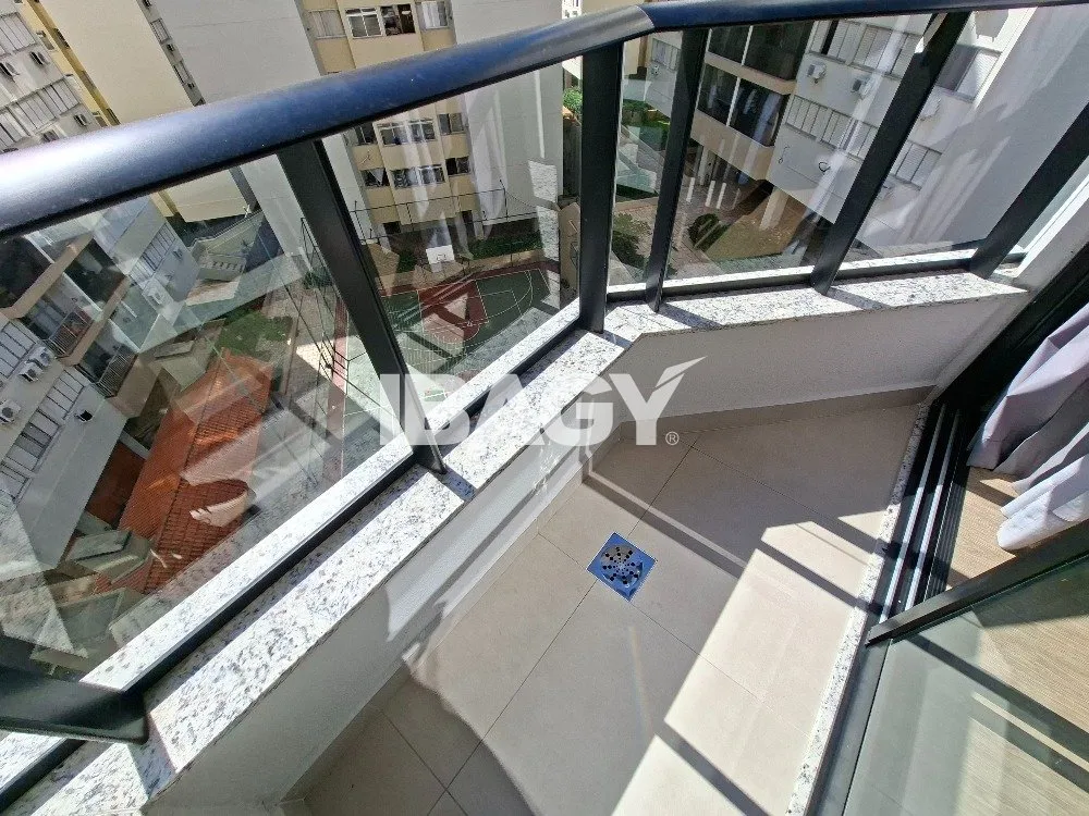 Studio with a glassed-in balcony and open-plan kitchen — photo 169