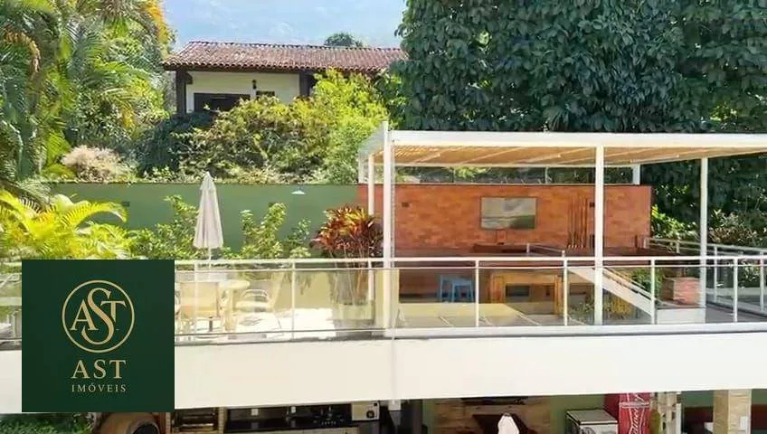 686 m² house with floor-to-ceiling windows and a bathtub — photo 42