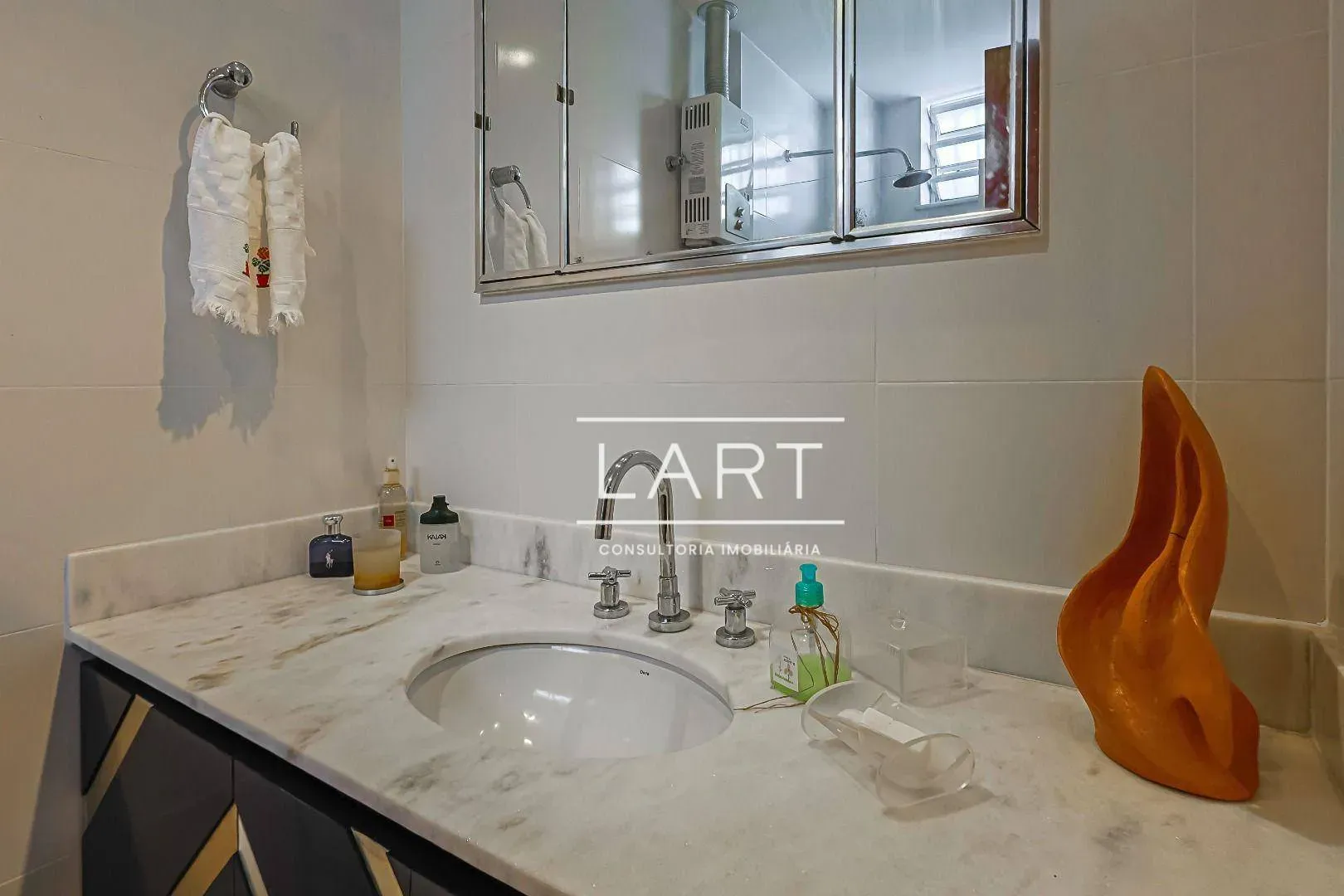Apartamento com 3 quartos e 3 banheiros, 220 m² — photo 28