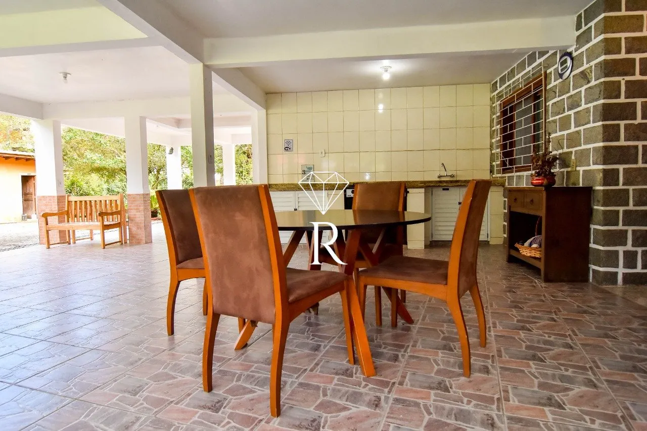 Casa tipo sítio con 4 dormitorios y 6 plazas de aparcamiento — photo 39