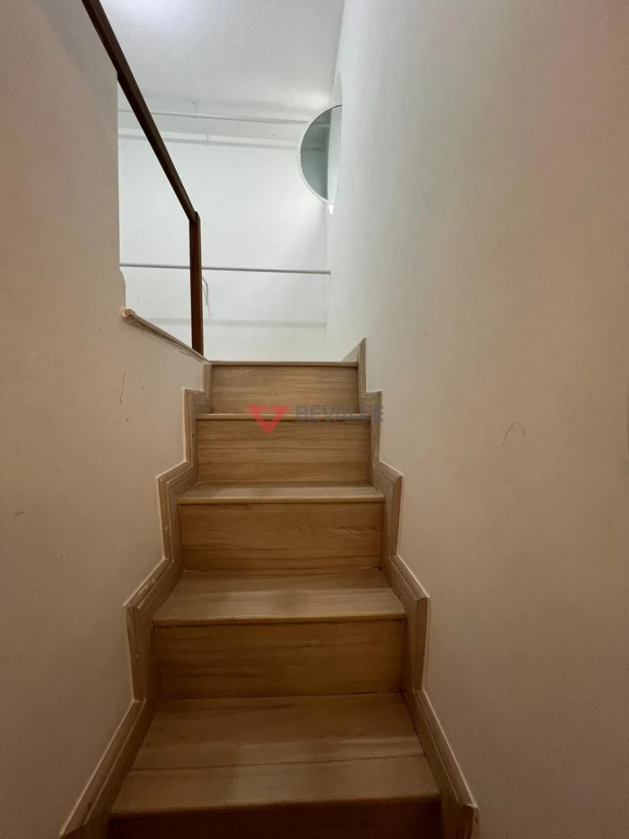 220 m² house with a washing machine and a home office — photo 27