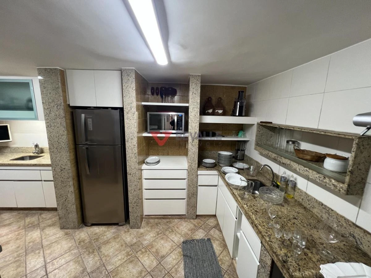 220 m² house with a washing machine and a home office — photo 30