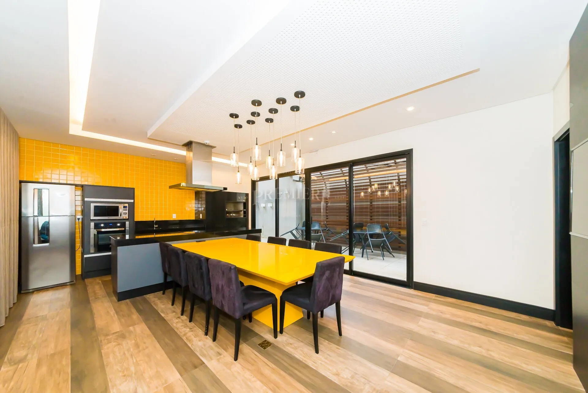 Furnished 1-bedroom apartment with an open-plan kitchen — photo 13