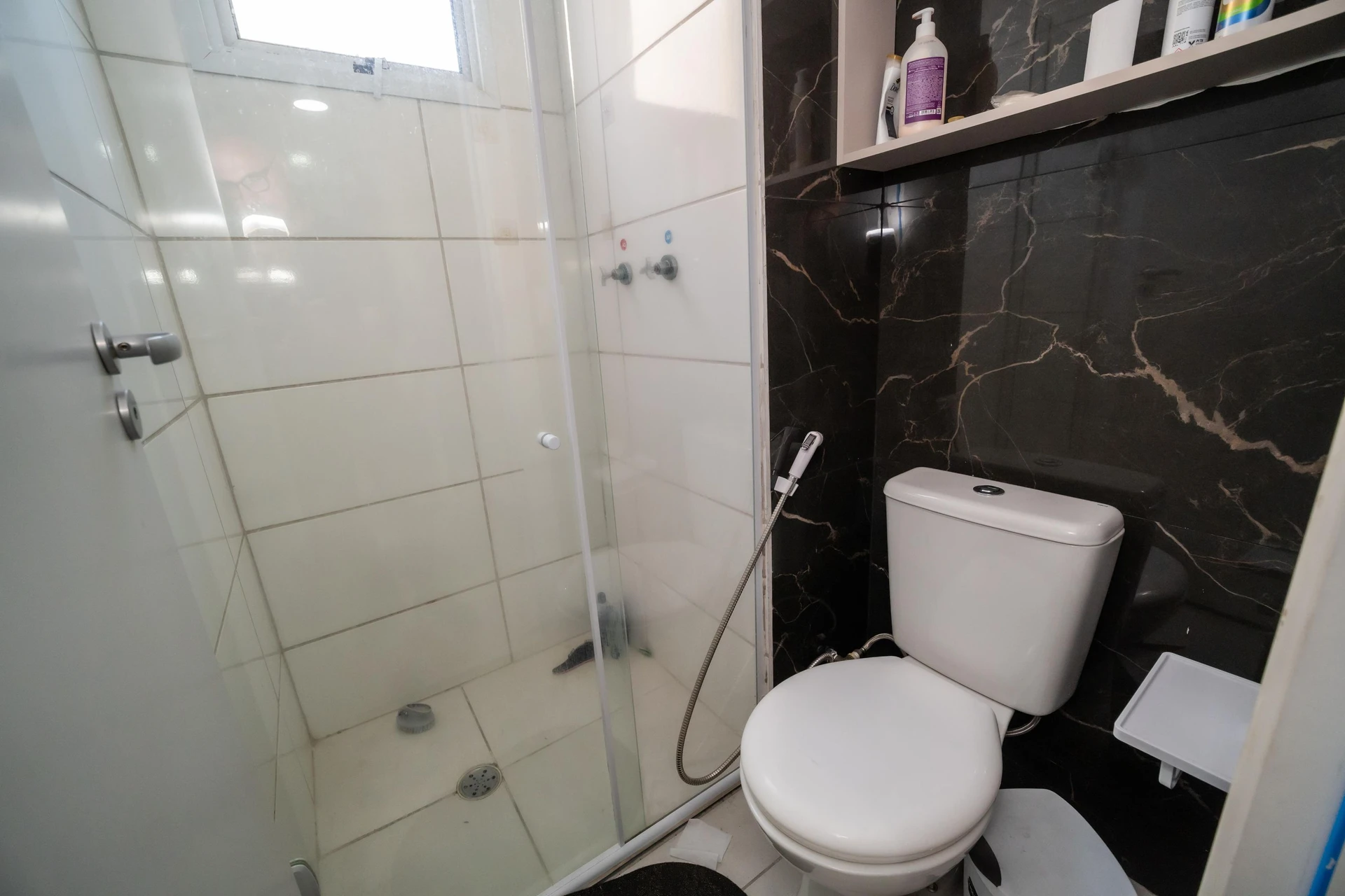 2-bedroom apartment in a building with a gym — photo 14