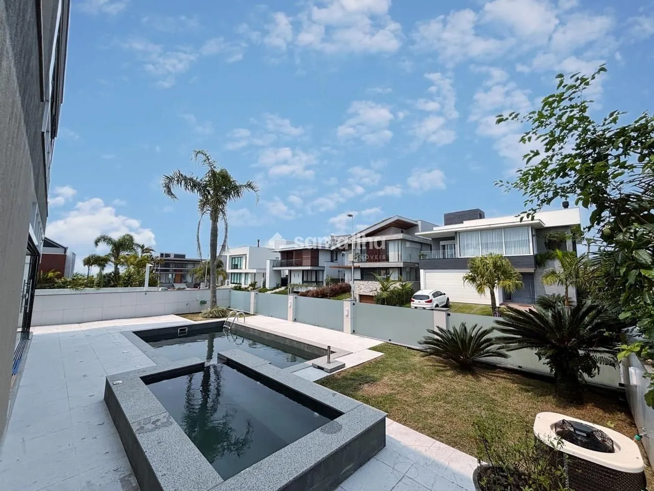 5-bedroom house with a water view — photo 19