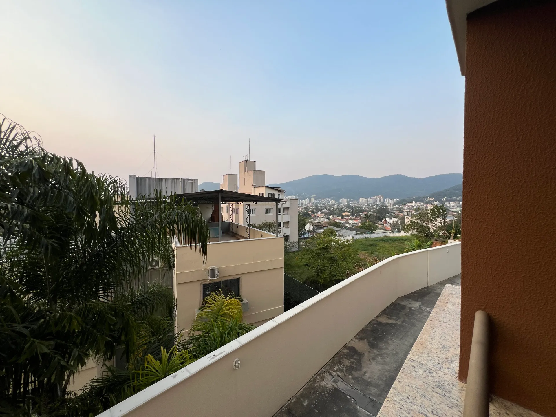 2-bedroom apartment with a grill on the balcony — photo 14