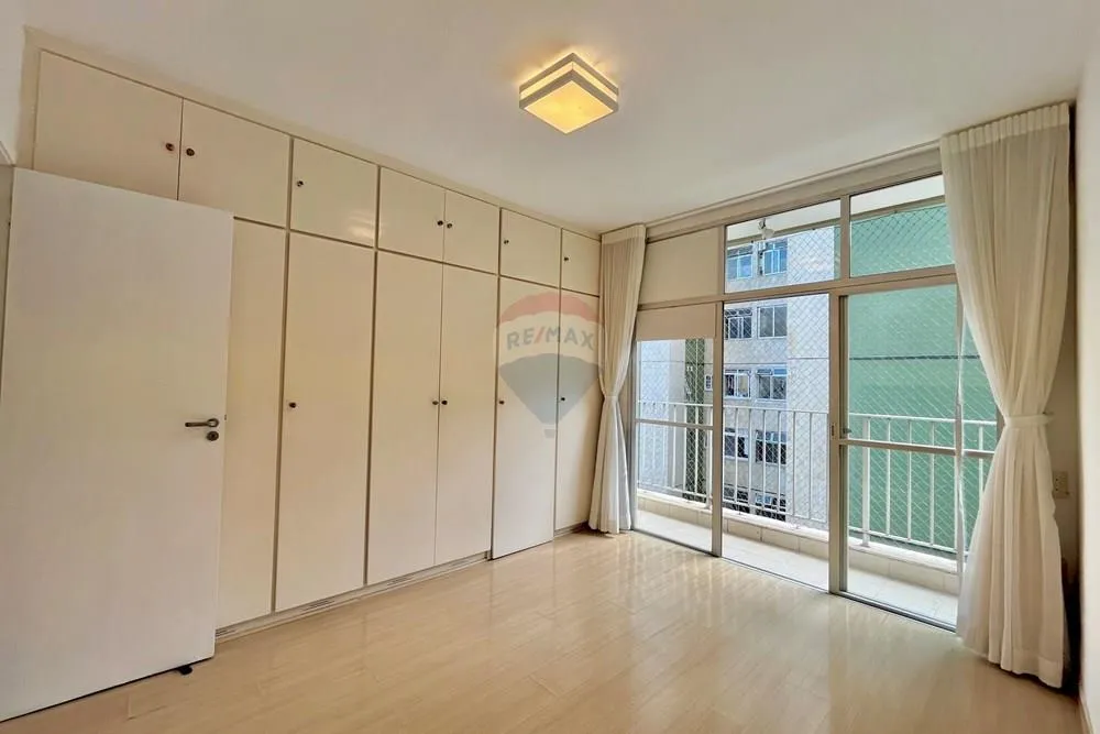 3-bedroom apartment with a mountain view in Rio de Janeiro — photo 4