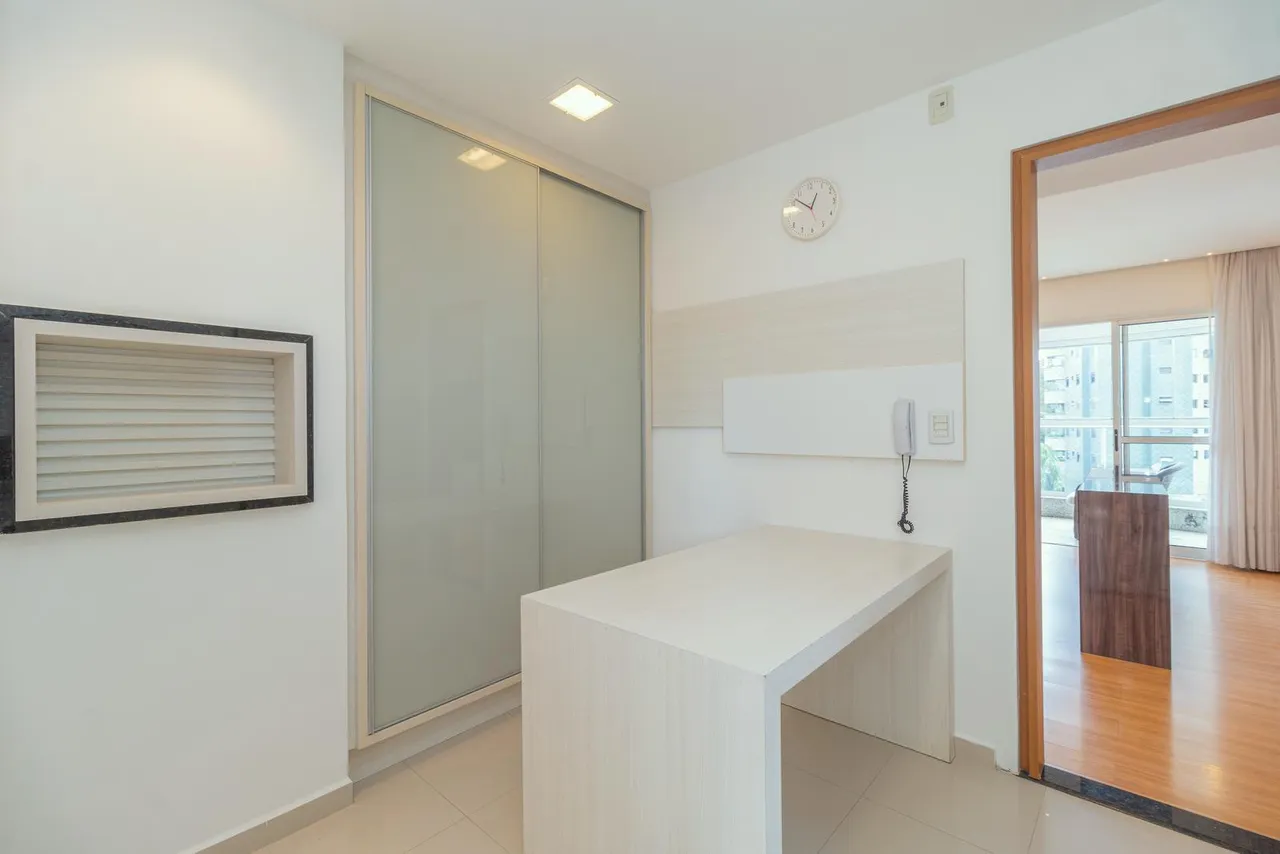 Unfurnished 3-bedroom apartment with glass balcony — photo 17