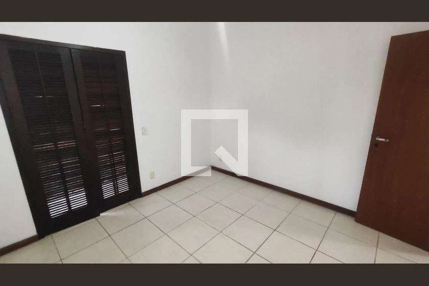 House with 3 bedrooms, 4 bathrooms and 360 m² — photo 42