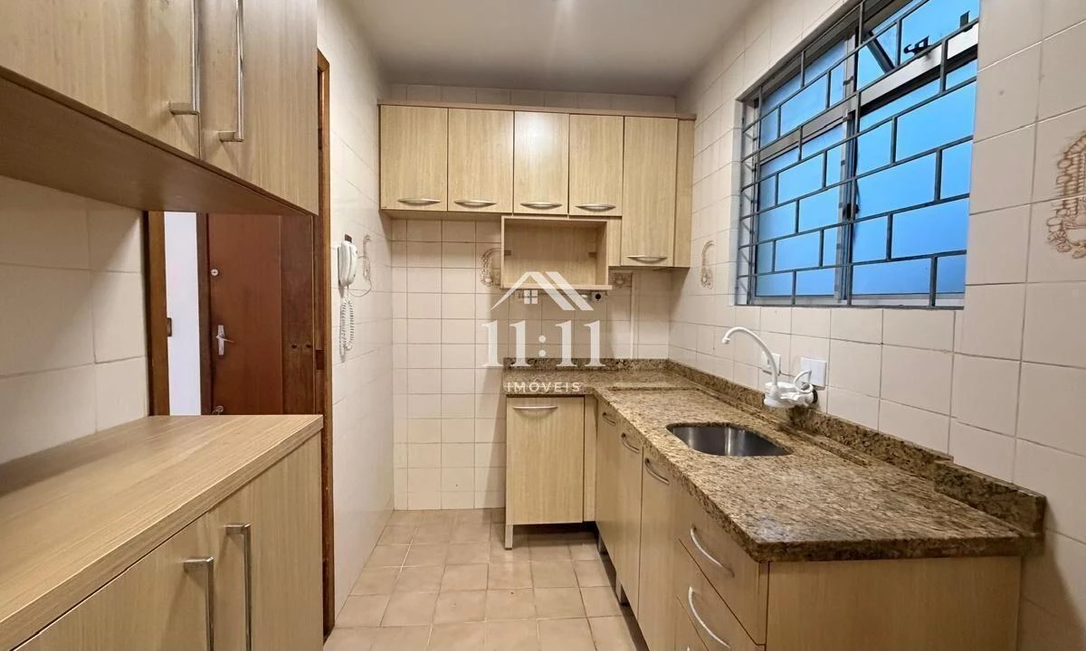 Apartamento de 3 quartos com cozinha separada e sem vaga