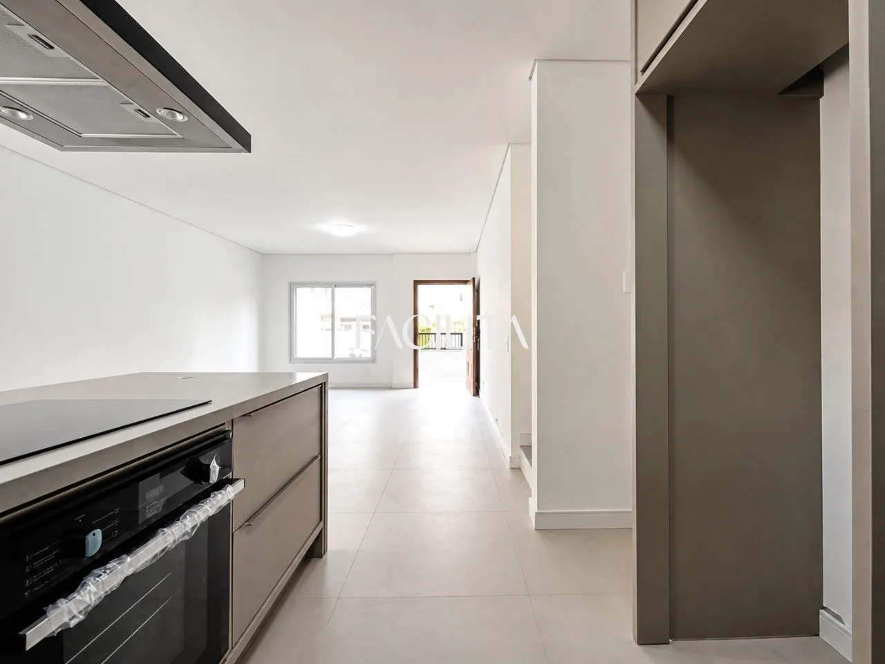 Rental house with 4 en-suites and 5 bathrooms