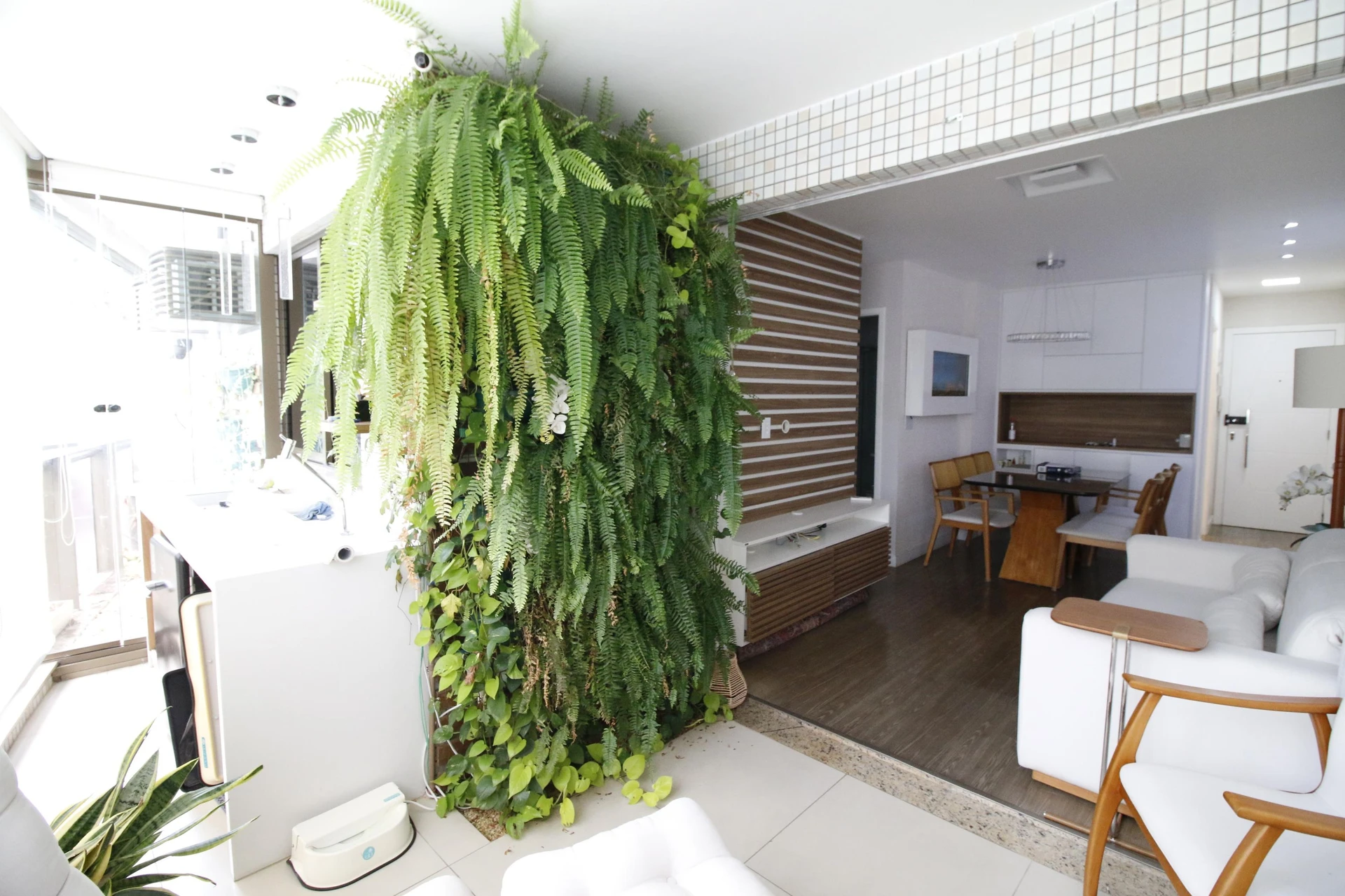 Walk-in closet in a 2-bedroom apartment, 90 m² — photo 4