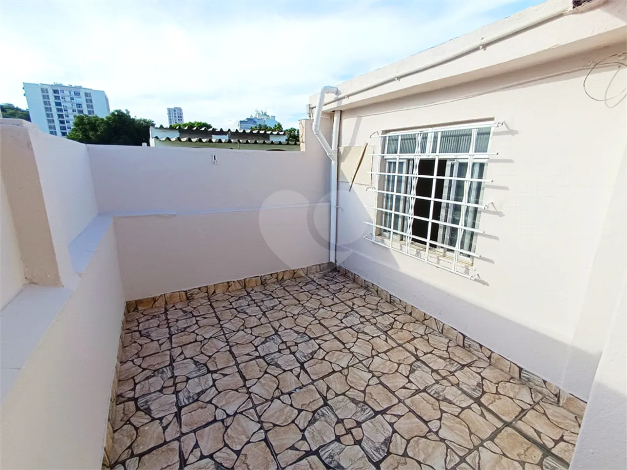Unfurnished 1-bedroom apartment with a balcony — photo 5
