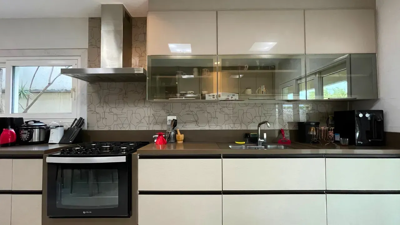 Furnished house with 4 bedrooms and an open-plan kitchen — photo 45