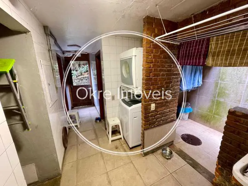 House in a gated community with 4 bedrooms and 5 baths — photo 45