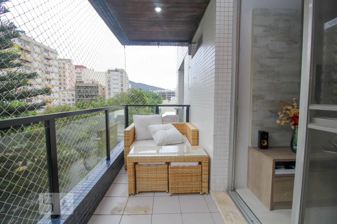 3-bedroom apartment with a glass-enclosed balcony — photo 11